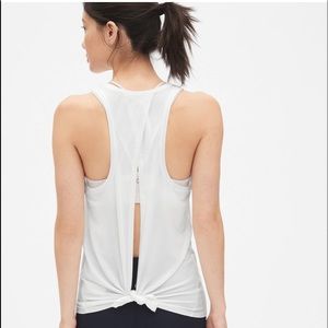 GapFit Breathe Open/Back Tank